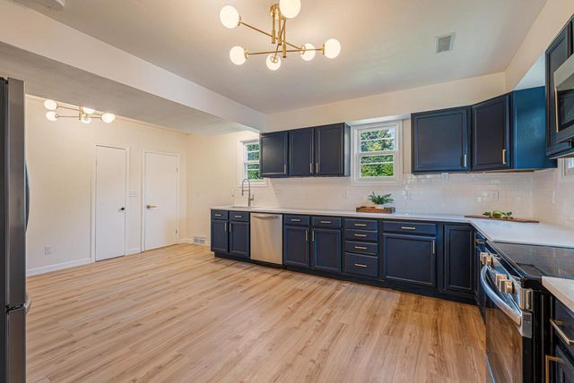 728 W 4TH AVENUE, Oshkosh, WI 54901