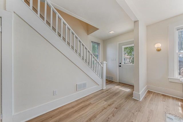 728 W 4TH AVENUE, Oshkosh, WI 54901