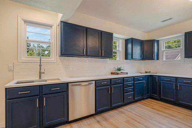 728 W 4TH AVENUE, Oshkosh, WI 54901