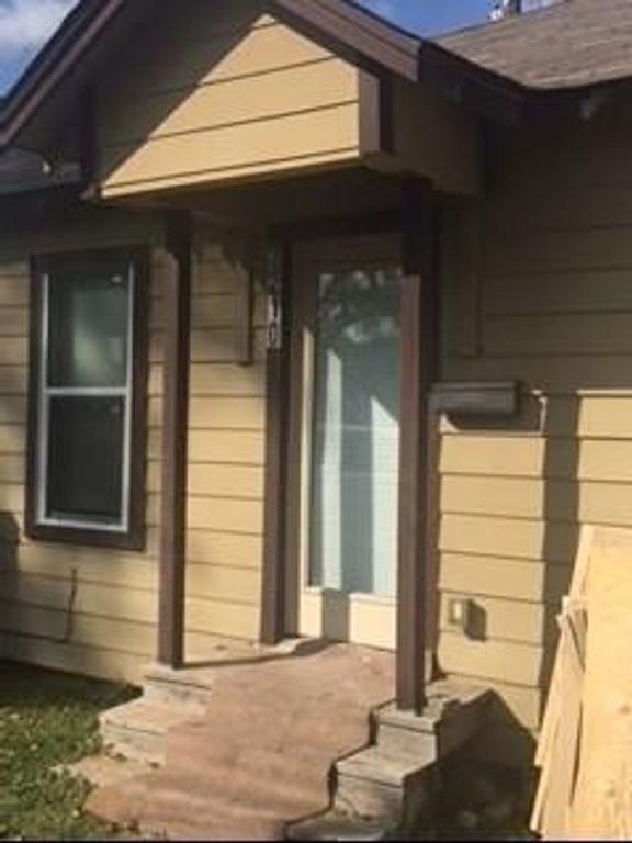 3210 E Columbia Street Roads, Houston, TX 77018