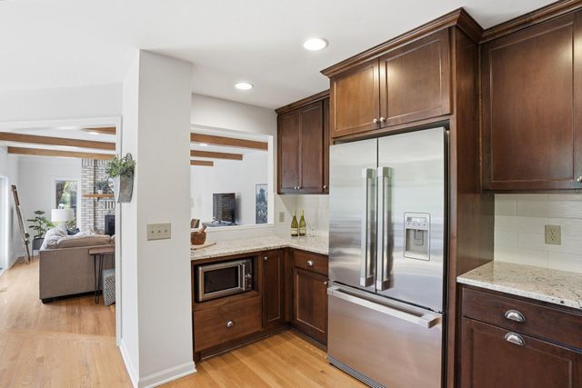 6410 Fox Path, Chanhassen, MN 55317