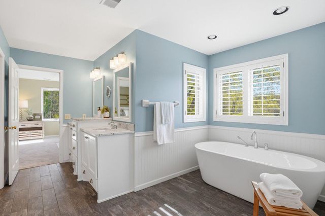 6410 Fox Path, Chanhassen, MN 55317