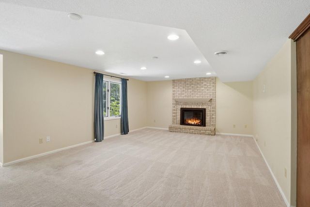 6410 Fox Path, Chanhassen, MN 55317