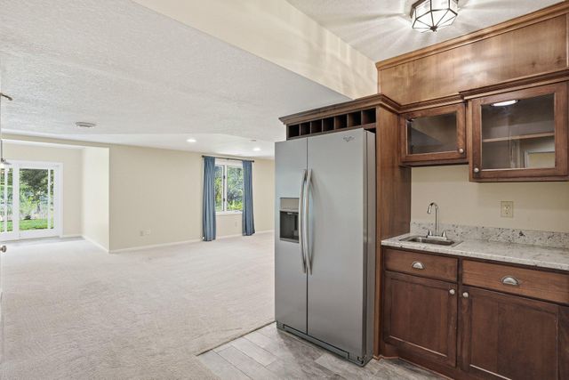 6410 Fox Path, Chanhassen, MN 55317