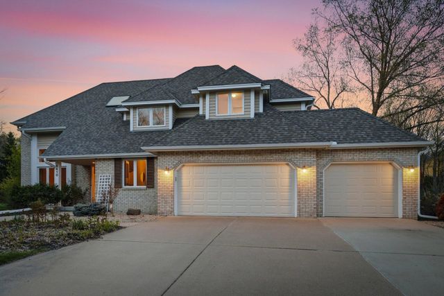 6410 Fox Path, Chanhassen, MN 55317