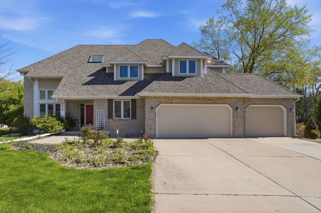 6410 Fox Path, Chanhassen, MN 55317