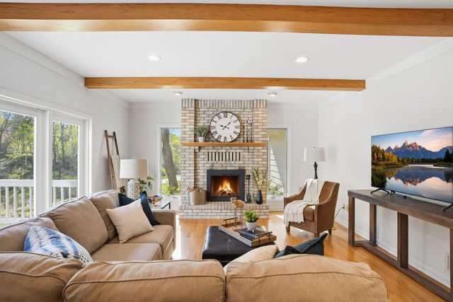 6410 Fox Path, Chanhassen, MN 55317