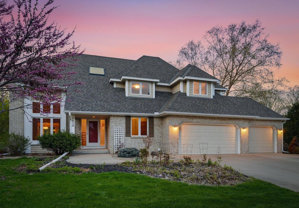 6410 Fox Path, Chanhassen, MN 55317