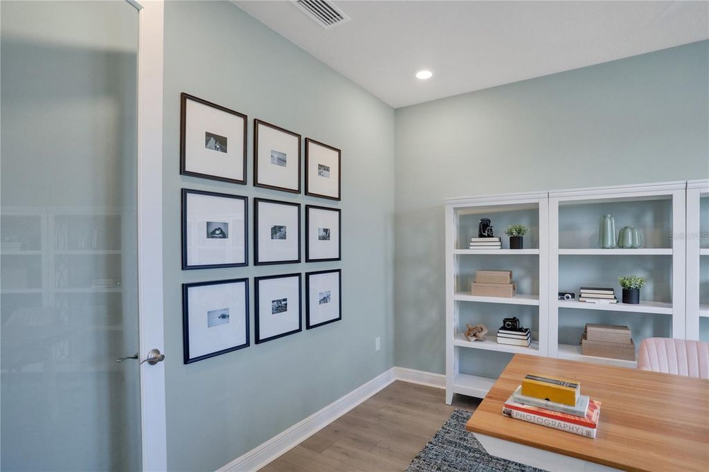 Image 9 of property listing at 17453 VALLEYWOOD PARKWAY, Land O Lakes, FL 34638