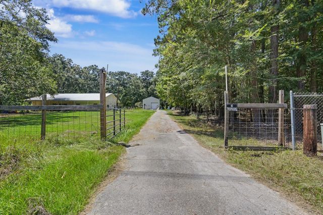 692 County Road 3371, Cleveland, TX 77327