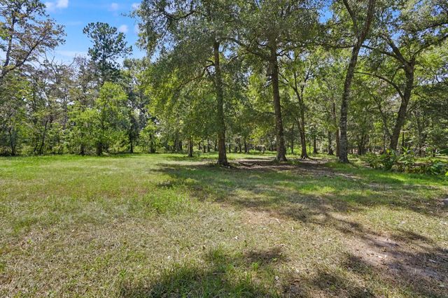 692 County Road 3371, Cleveland, TX 77327