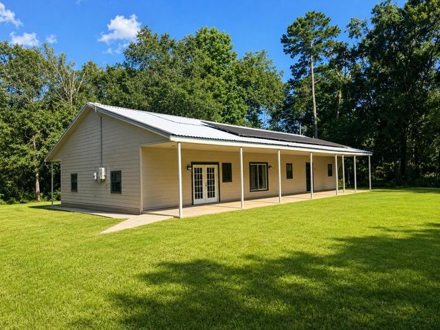 692 County Road 3371, Cleveland, TX 77327