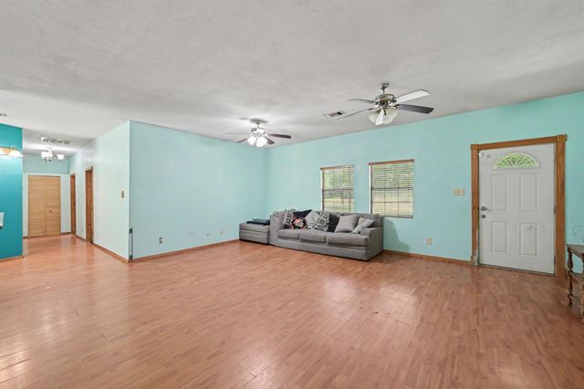 692 County Road 3371, Cleveland, TX 77327