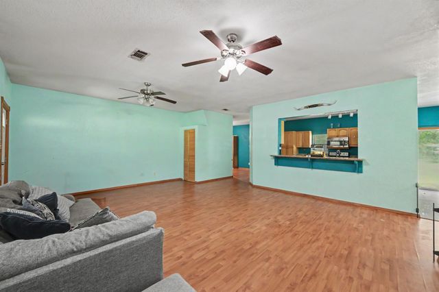 692 County Road 3371, Cleveland, TX 77327