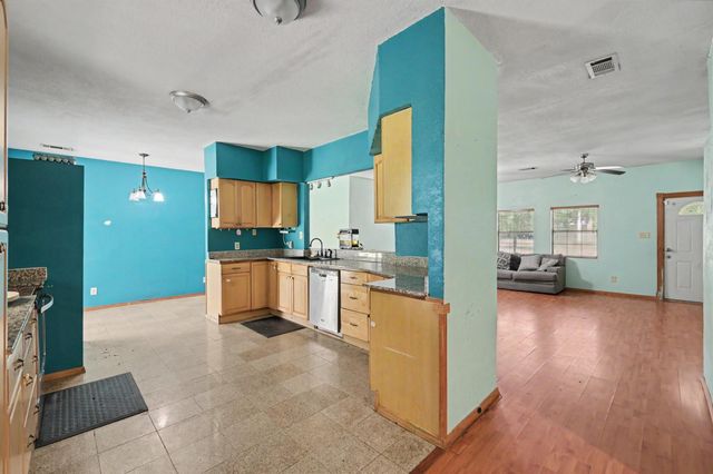 692 County Road 3371, Cleveland, TX 77327