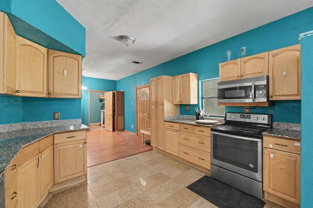 692 County Road 3371, Cleveland, TX 77327