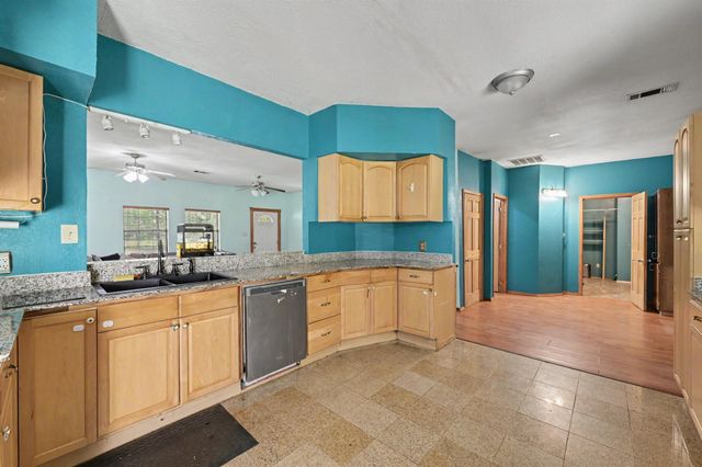 692 County Road 3371, Cleveland, TX 77327