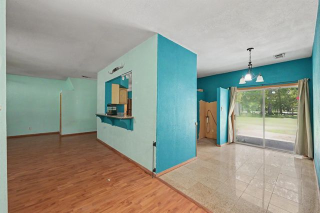 692 County Road 3371, Cleveland, TX 77327