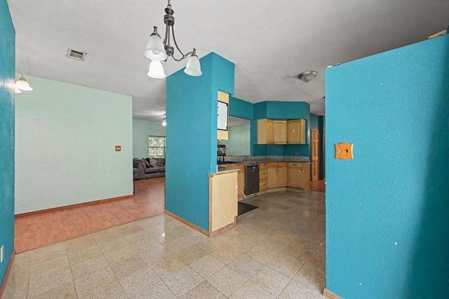692 County Road 3371, Cleveland, TX 77327