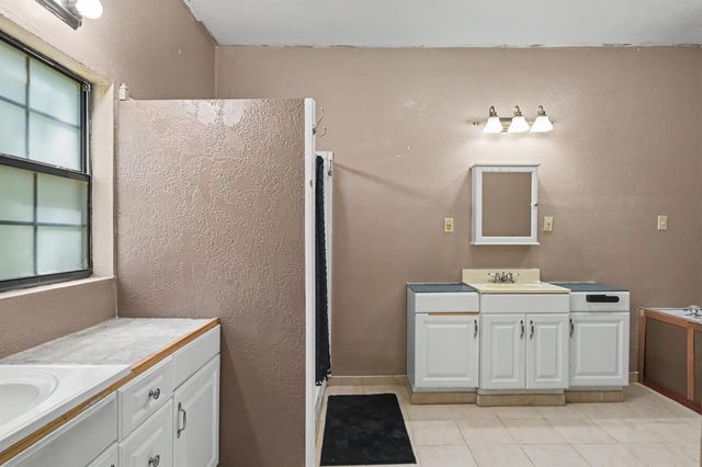 692 County Road 3371, Cleveland, TX 77327