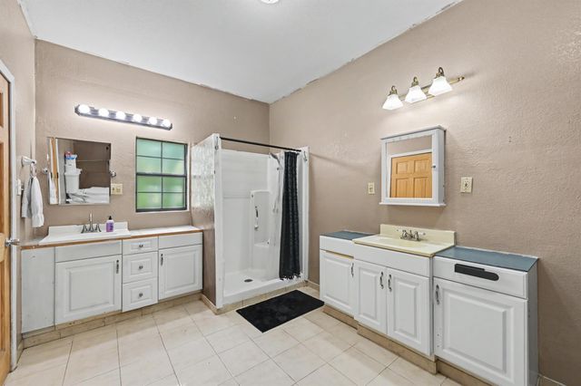 692 County Road 3371, Cleveland, TX 77327