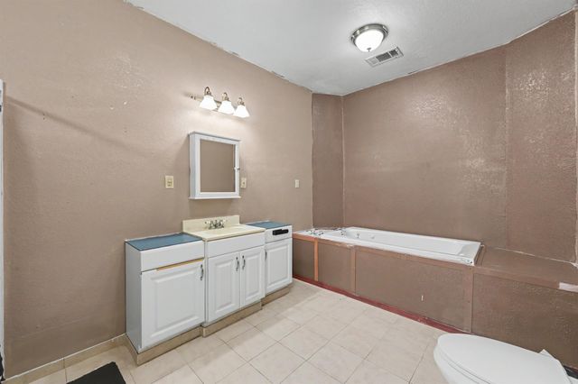 692 County Road 3371, Cleveland, TX 77327