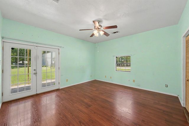 692 County Road 3371, Cleveland, TX 77327