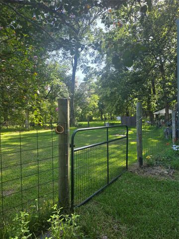 692 County Road 3371, Cleveland, TX 77327