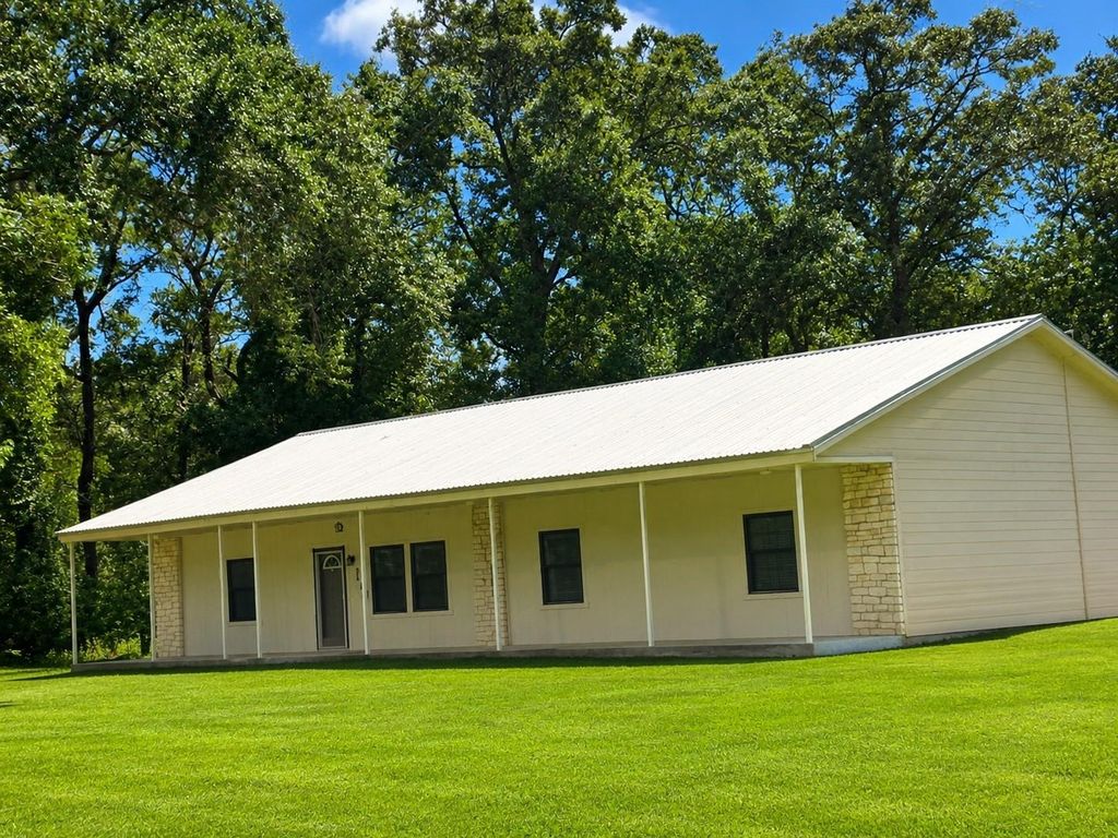 692 County Road 3371, Cleveland, TX 77327
