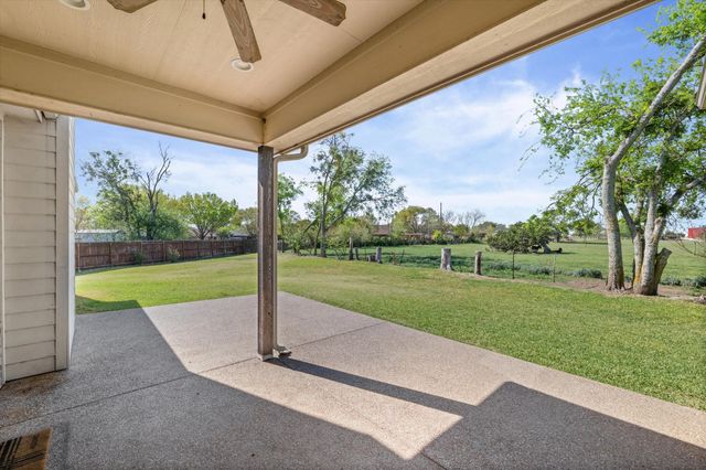 421 Northridge Circle, West, TX 76691