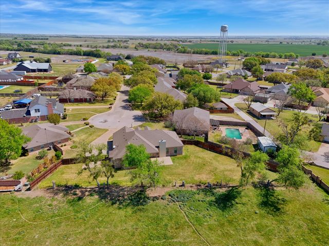 421 Northridge Circle, West, TX 76691