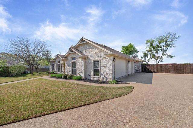 421 Northridge Circle, West, TX 76691