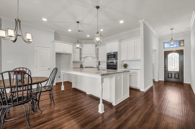 421 Northridge Circle, West, TX 76691