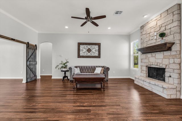 421 Northridge Circle, West, TX 76691