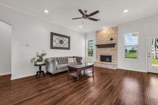 421 Northridge Circle, West, TX 76691