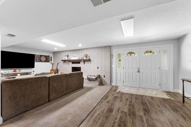 11772 State Hwy 176, Walnut Shade, MO 65771