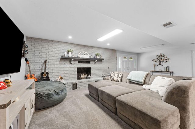 11772 State Hwy 176, Walnut Shade, MO 65771