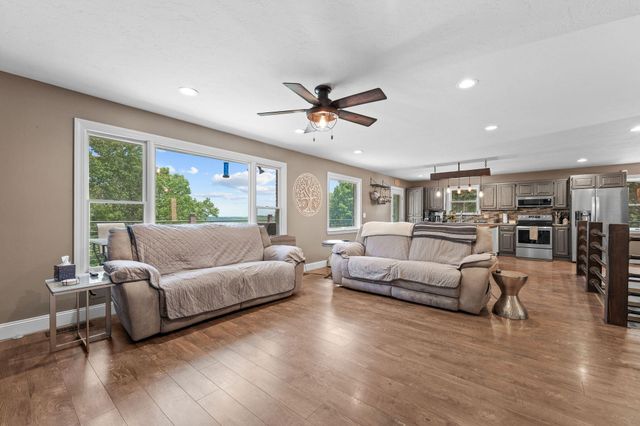 11772 State Hwy 176, Walnut Shade, MO 65771