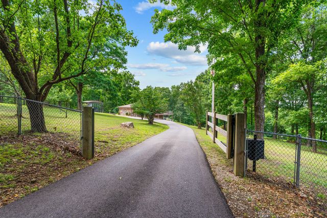 11772 State Hwy 176, Walnut Shade, MO 65771
