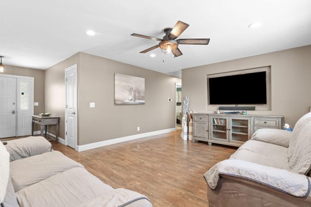 11772 State Hwy 176, Walnut Shade, MO 65771