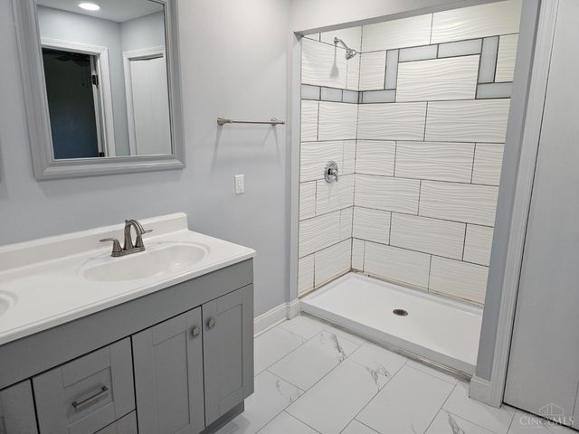 579 W Kemper Road, Springdale, OH 45246