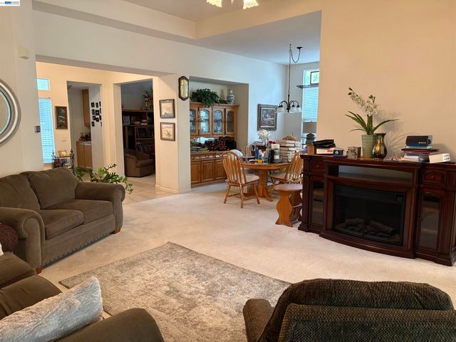 395 Grenadier Way, Brentwood, CA 94513
