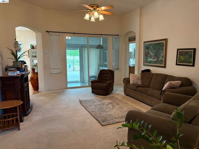 395 Grenadier Way, Brentwood, CA 94513