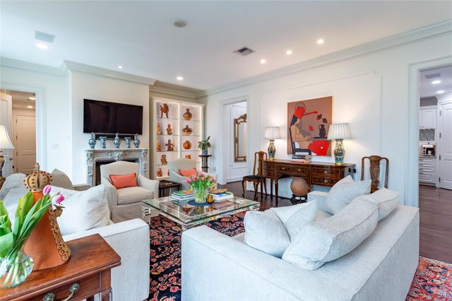 2525 N PEARL Street 1004, Dallas, TX 75201