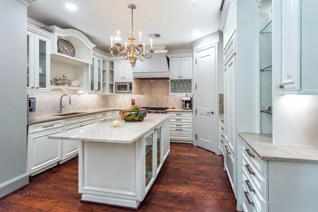 2525 N PEARL Street 1004, Dallas, TX 75201