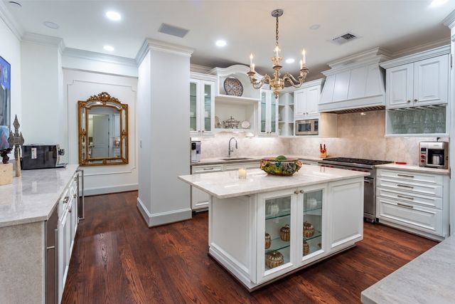 2525 N PEARL Street 1004, Dallas, TX 75201