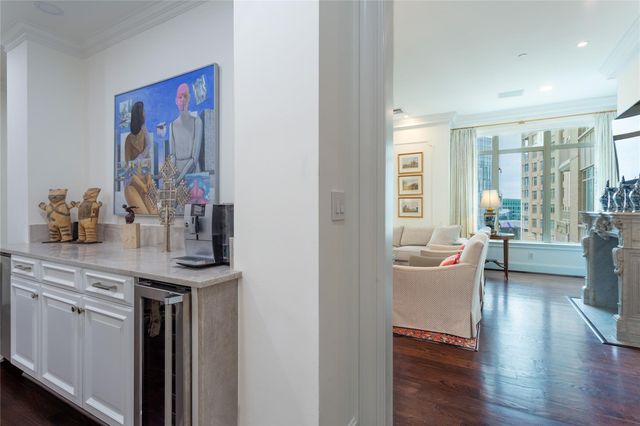 2525 N PEARL Street 1004, Dallas, TX 75201