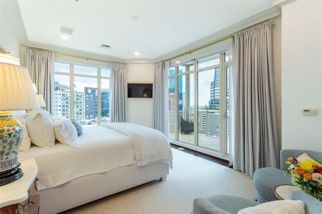2525 N PEARL Street 1004, Dallas, TX 75201