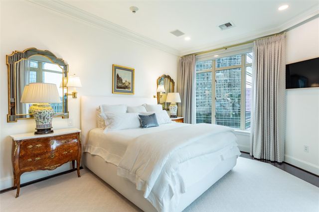 2525 N PEARL Street 1004, Dallas, TX 75201