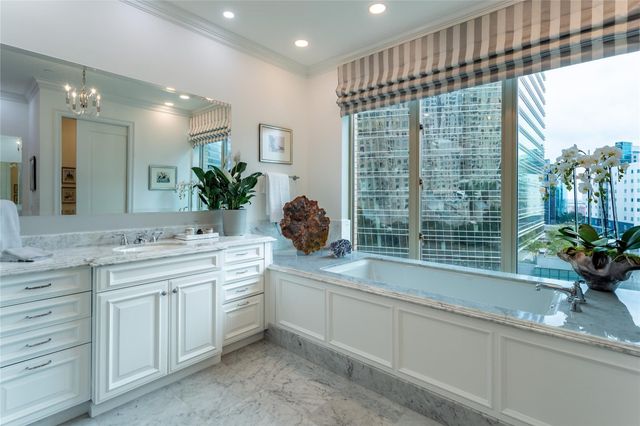 2525 N PEARL Street 1004, Dallas, TX 75201